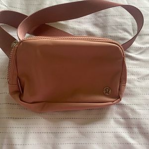 Lululemon everywhere belt bag 1L